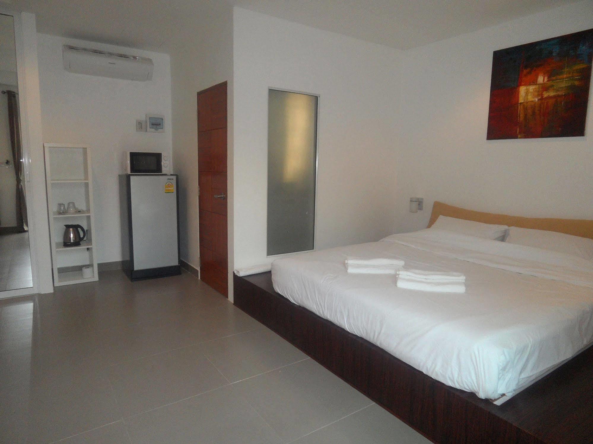 Gp Rooms Pool Guesthouse Патая Екстериор снимка